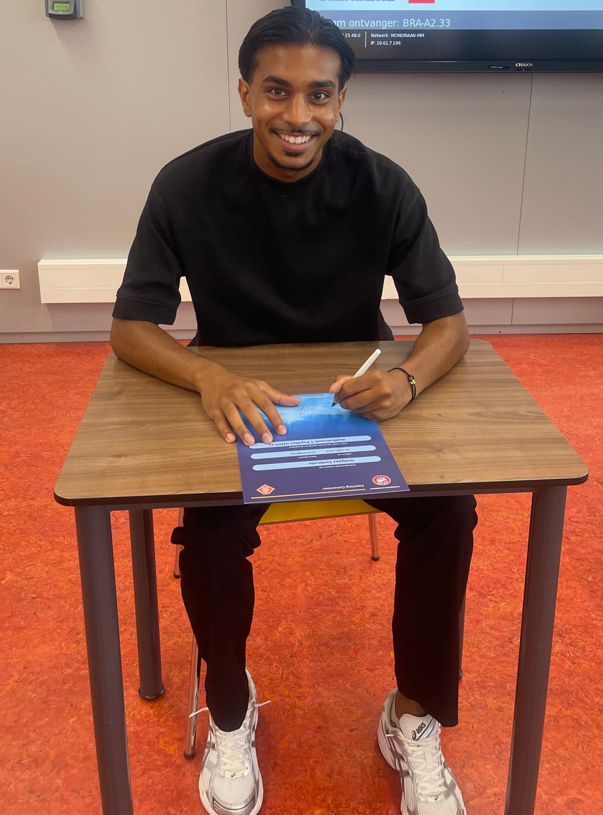 Verburch legt Imtiyaaz Soebratie vast als trainer JO13-1 voor seizoen 2026-2027